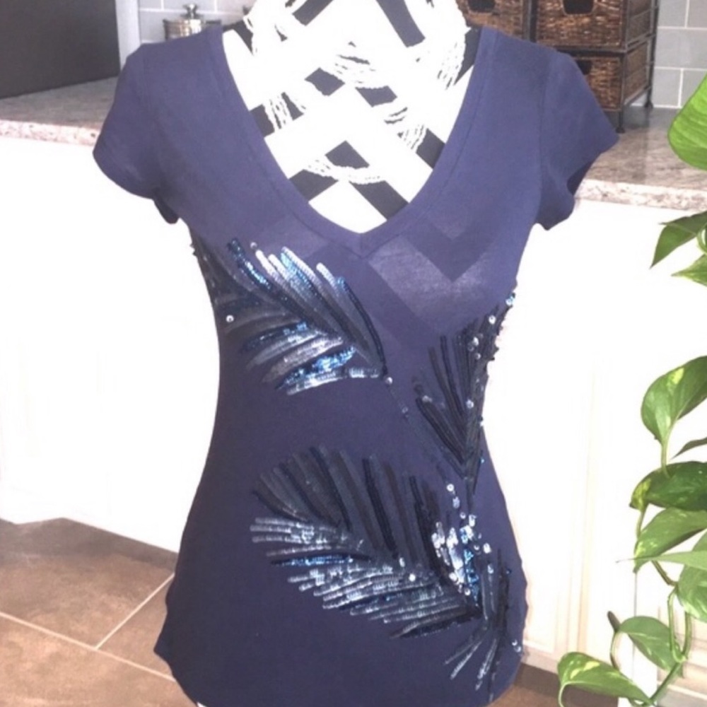 Express Sequined Tee - Picture 5 of 6